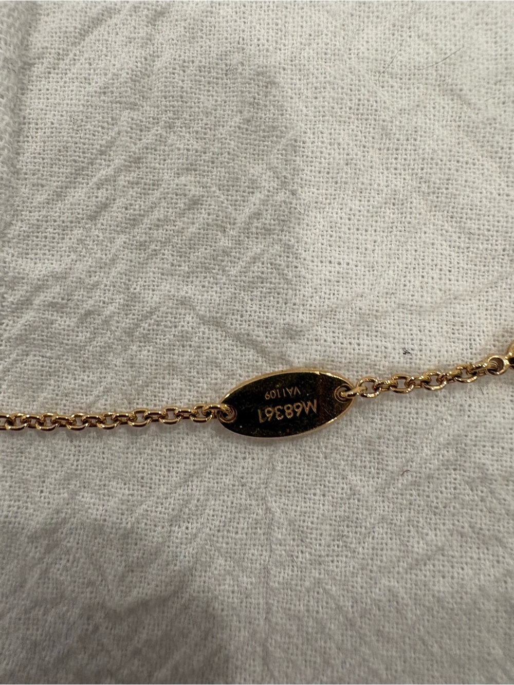 Louis Vuitton Essential V Perle Bracelet - Picture 5 of 5